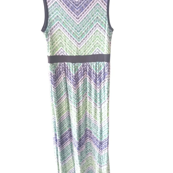 Neiman Marcus Green and Blue Patterned Topelegant, fresh and soft for your skin - Picture 4 of 6